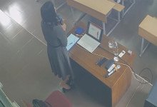 Let's watch the teacher dipping shoeplay from her back 2