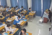 The teacher dangling shoeplay and dipping many times during class 5