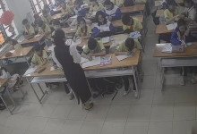 Let's watch the teacher dipping shoeplay from her back 5