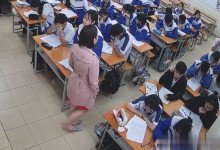 The teacher dangling shoeplay and dipping many times during class 30