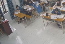 The teacher dangling shoeplay and dipping many times during class 39