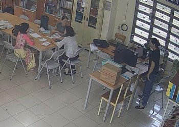 Let's watch the teacher dipping shoeplay in her office 59