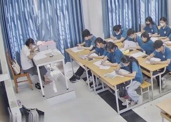 The teacher remove heels and footmassage by herself when having a lesson 6