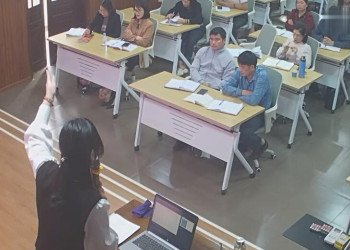 The two student dipping shoeplay under the table when having a lesson 2