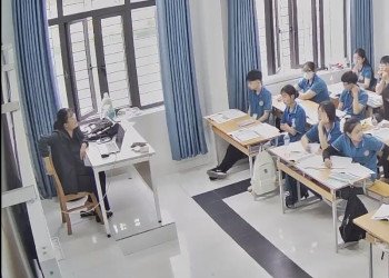  The voluptuous teacher dipping and heelpopping under the desk