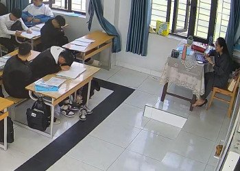 Our teacher shoeplay queen in black heels back again 4