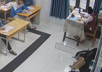 I wish she in nylon next time 36