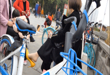 Middle-age lady in yellow heels great dangling and shoeplay