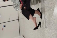  Lady dangling shoeplay when line up in the waiting hall 20