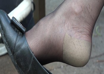 Middle age lady's  sexy black nylon sole 2