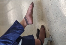 Lady dangling shoeplay when line up in the waiting hall 39 Lady dangling shoeplay when line up in the waiting hall 39