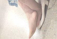 The lady dangling shoeplay when line up on the waiting hall 238