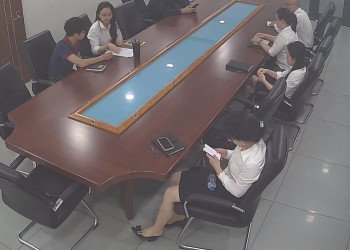 They are having a meeting 6