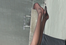 Office lady swinging her sexy black nylon feet 2mins