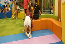 Young mother's sexy feet from kids activity centre