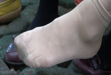 Housewife's sexy nylon feet