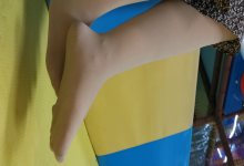 Young mother's sexy feet from kids activity centre 9