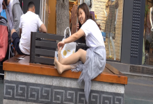 The lady remove heels relax her sexy feet when calling a phone