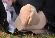 The lady remove heels relax her feet on the grass 7