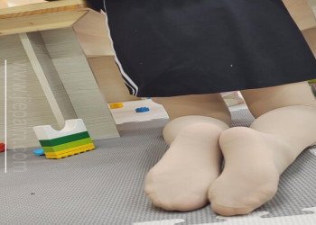 The young mama's sexy nylon sole 3