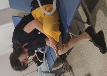 The lady show us her cute sole 25