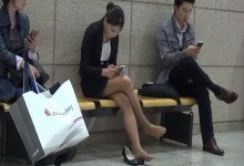 2xhostess dipping shoeplay at same time 16