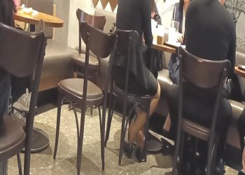 The lady dipping shoeplay when having lunch