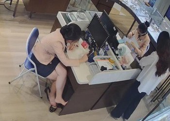The jewelry store remove heels show us her sole 3