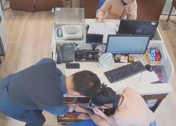 OMG, her co-worker touched her toes,i wish i was her co-worker too