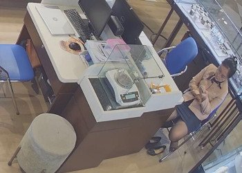 I prefer the black nylon shoeplay 3