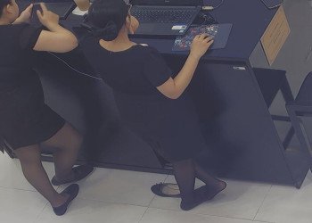 The jewelry store hostess in black nylon show us her cute feet! 252