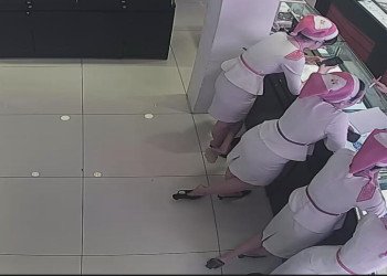 A group of hostess dipping shoeplay at the same time!