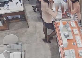 The jewelry store girls in black nylon dipping shoeplay daily show 18