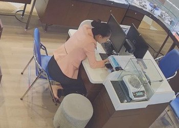 Why doesn't she wear stockings?