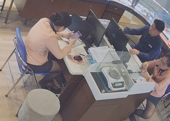 I prefer the black nylon shoeplay 16