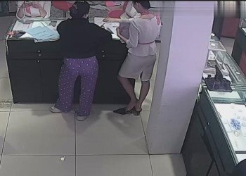 The jewelry store girls in black nylon dipping shoeplay daily show 18