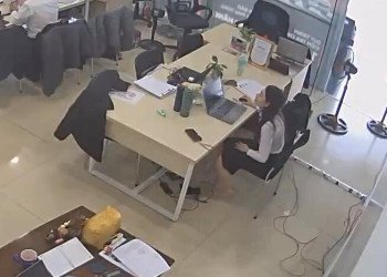 The office lady dipping shoeplay under the table when working 2