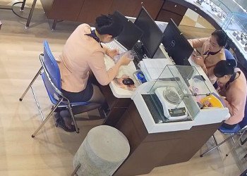 I prefer the black nylon shoeplay 20