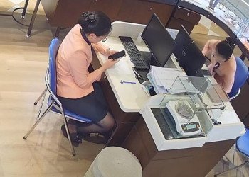 I prefer the black nylon shoeplay 21