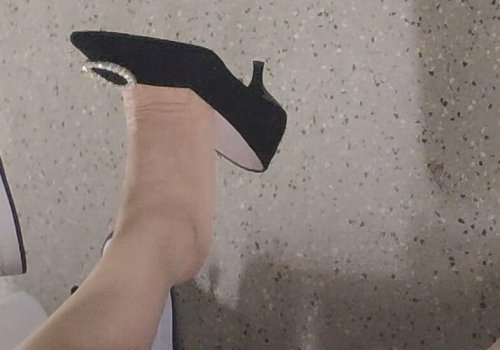 The lady dangling shoeplay when waiting for a call at the hospital 5