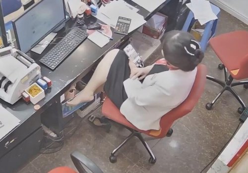 The jewelry store hostess manager show us her cute feet 5