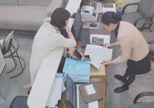 I wish the new jewelry store hostess like shoeplay