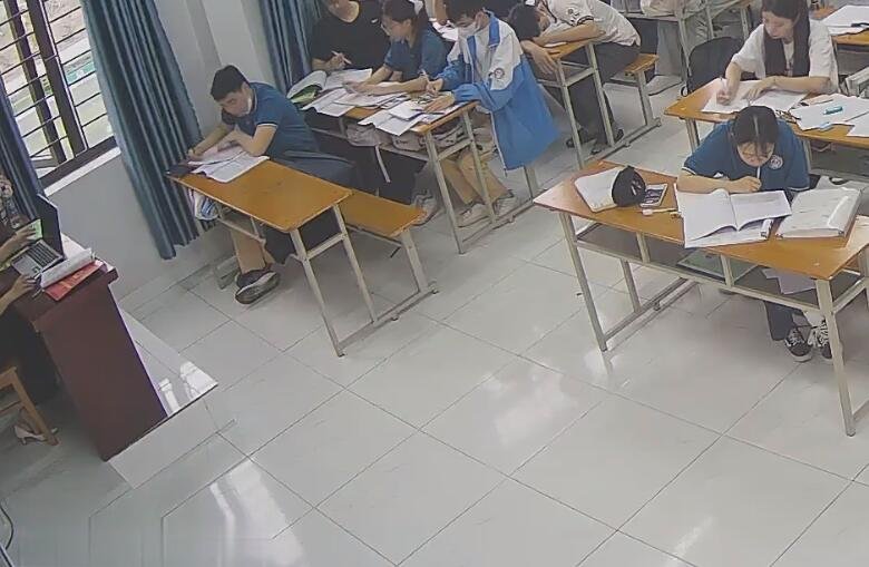 The teacher dangling shoeplay and dipping many times during class 39