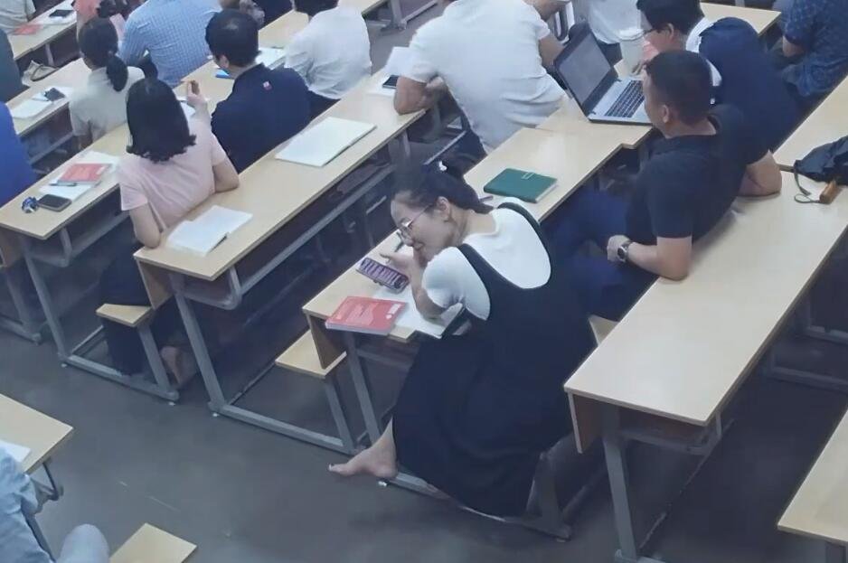 I wish she in nylon next time 22