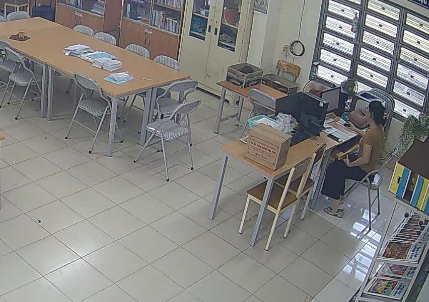 Let&#039;s watch the teacher dipping shoeplay in her office 48