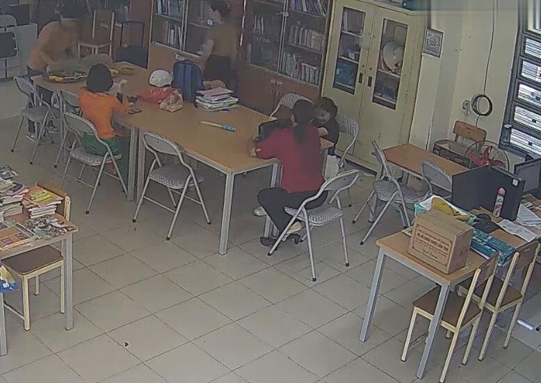 Let&#039;s watch the teacher dipping shoeplay in her office 55