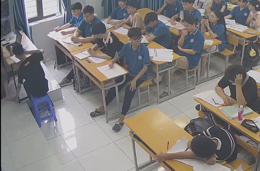 At the last 5sec her student touch her toes when her pen drop on floor