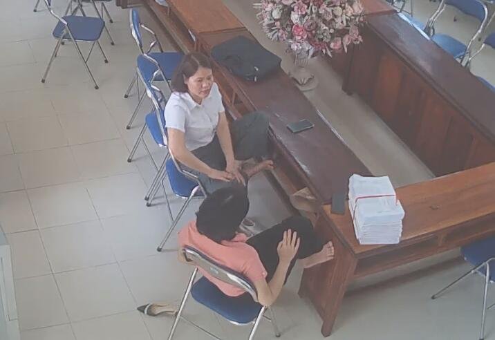 The teachers remove heels relax her tired feet after class 5