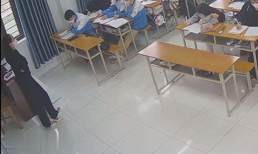 The teacher dangling shoeplay and dipping many times during class 51