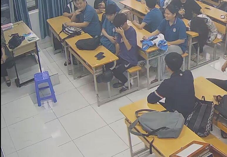 The teacher dangling shoeplay and dipping many times during class 57